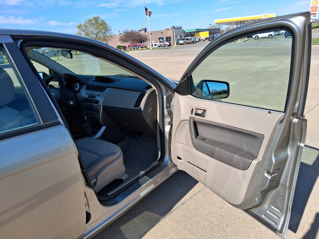 2008 Ford Focus Image 18