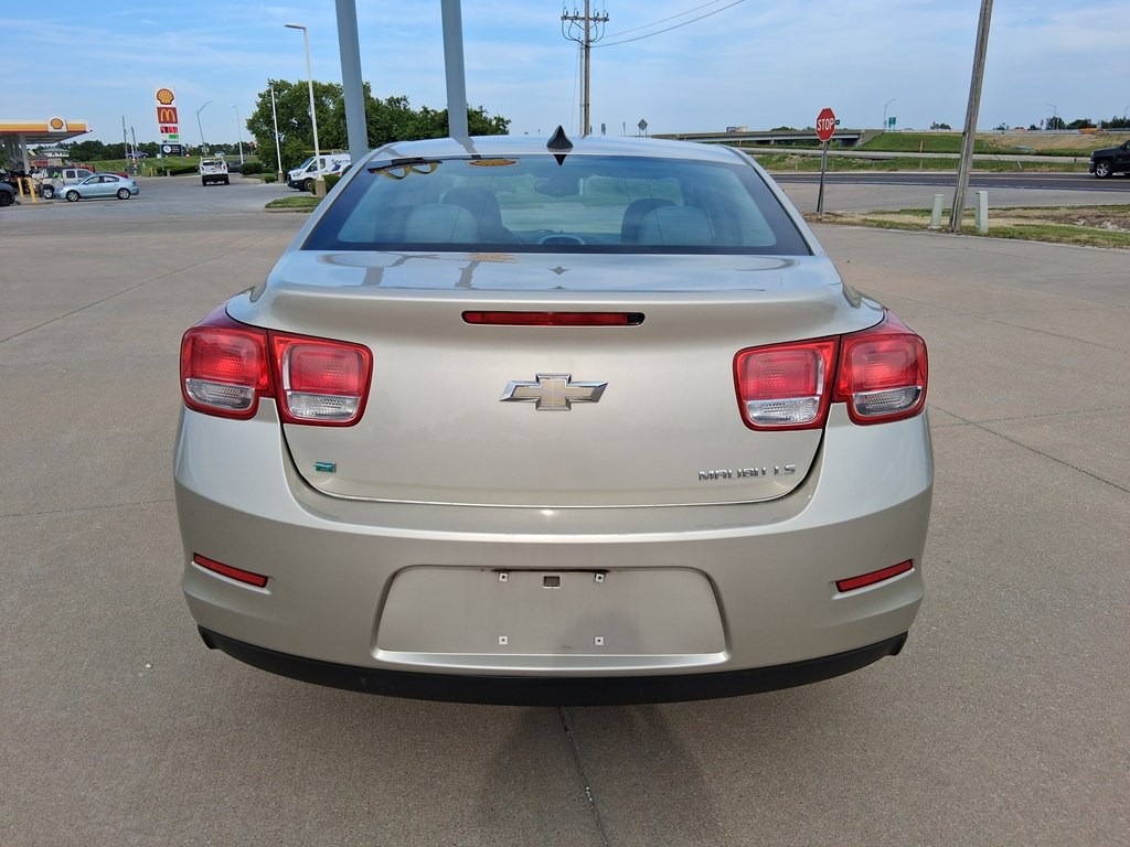 2015 Chevrolet Malibu Image 4