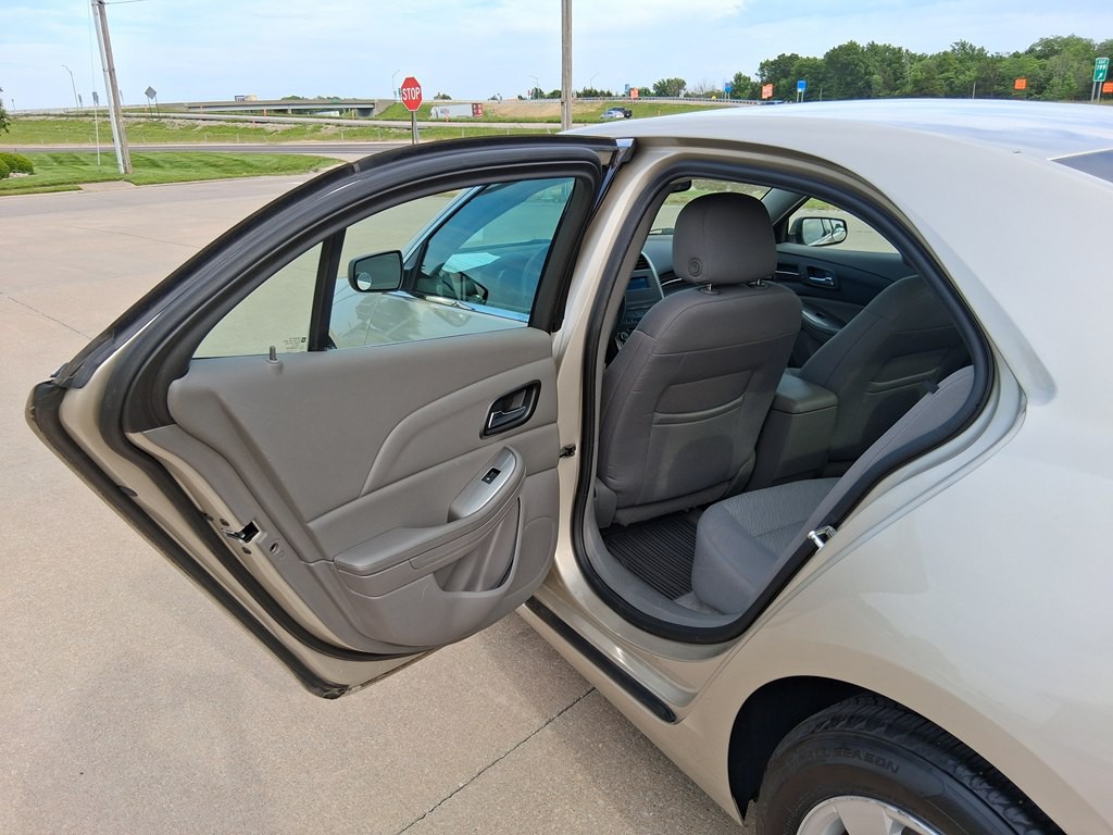 2015 Chevrolet Malibu Image 14