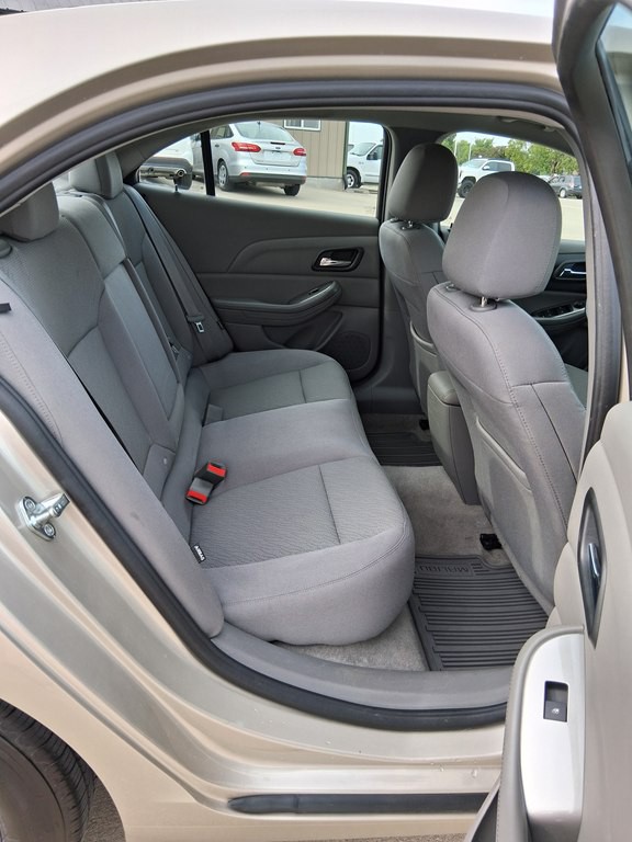 2015 Chevrolet Malibu Image 17