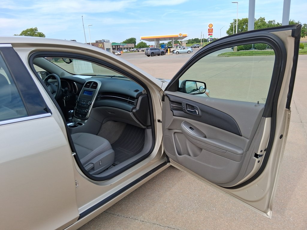 2015 Chevrolet Malibu Image 18