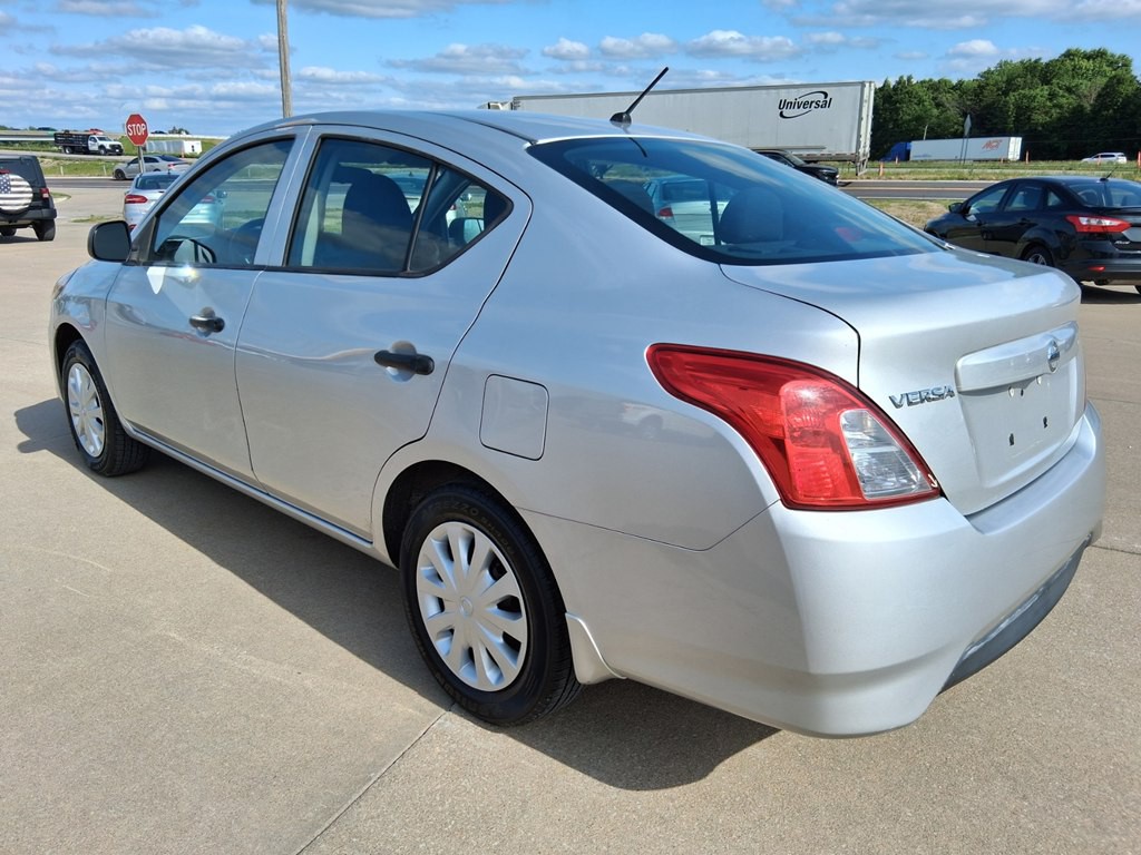2015 Nissan Versa Image 3