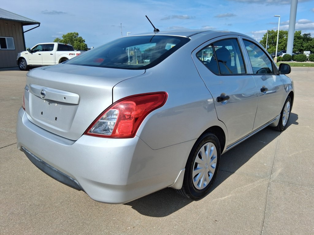2015 Nissan Versa Image 5
