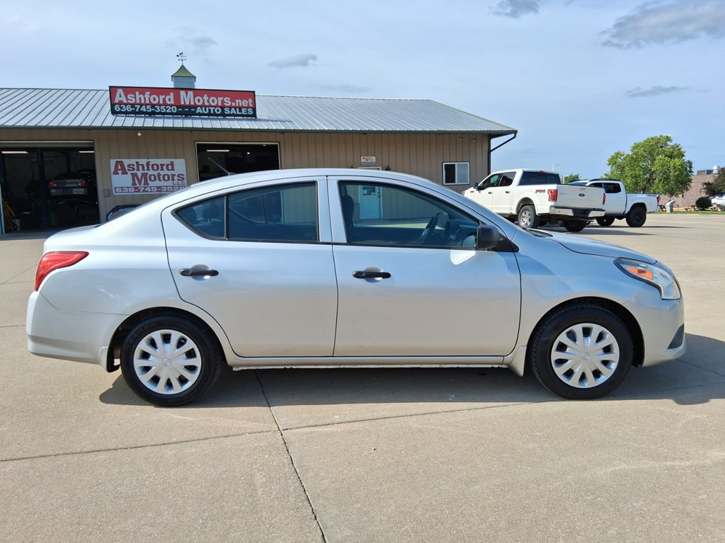 2015 Nissan Versa Image 6