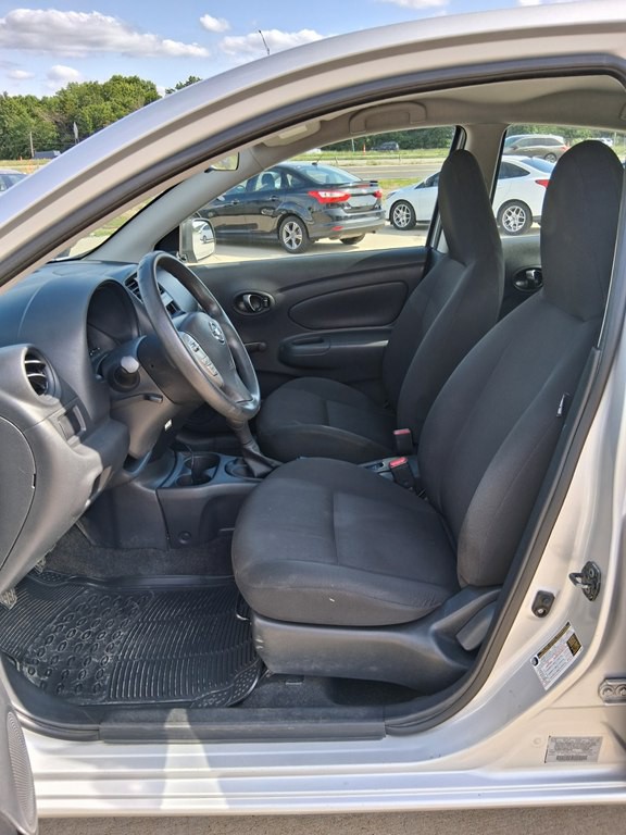 2015 Nissan Versa Image 10