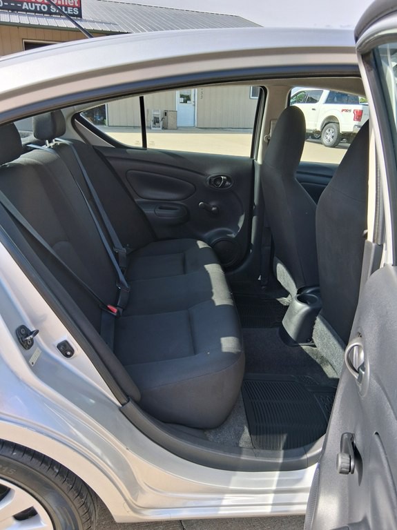 2015 Nissan Versa Image 14