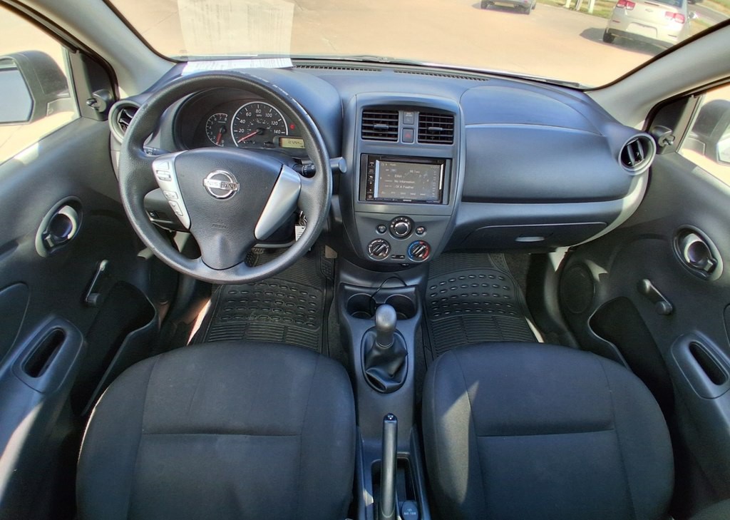 2015 Nissan Versa Image 18