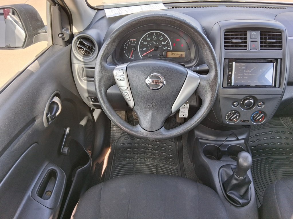 2015 Nissan Versa Image 19