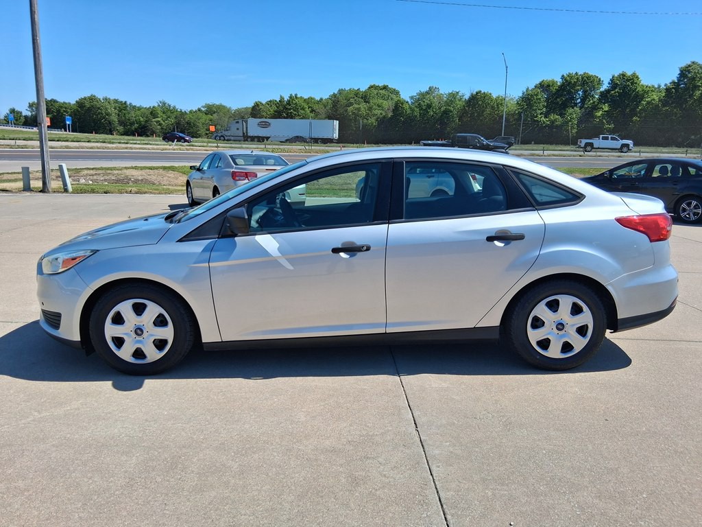 2016 Ford Focus Image 2