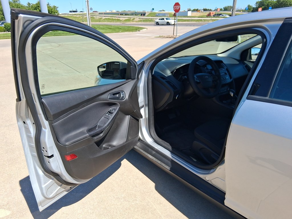 2016 Ford Focus Image 12