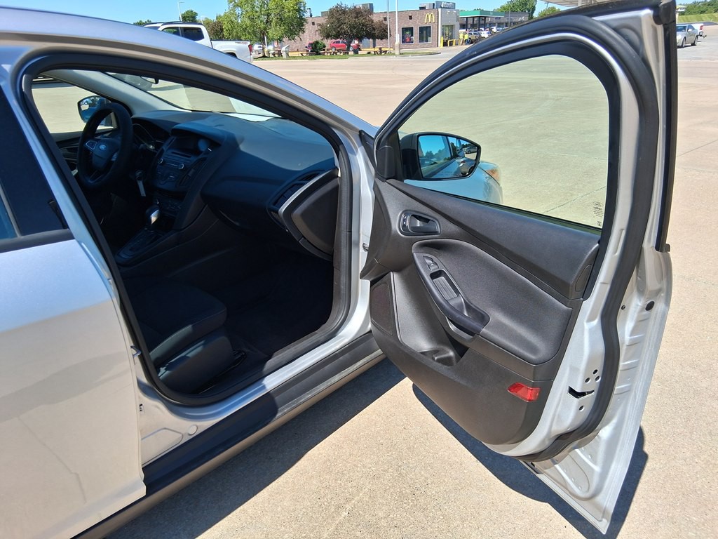 2016 Ford Focus Image 18
