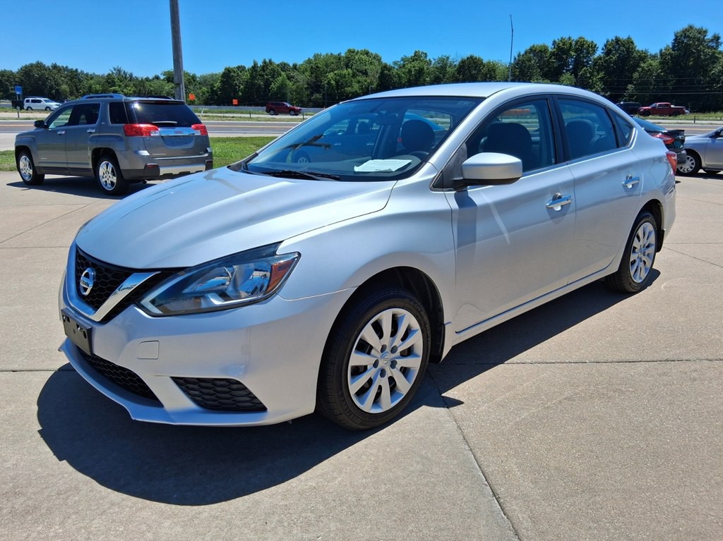 2017 Nissan Sentra Image 1