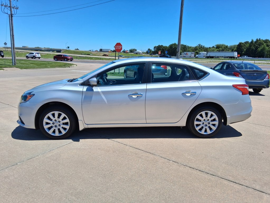 2017 Nissan Sentra Image 2