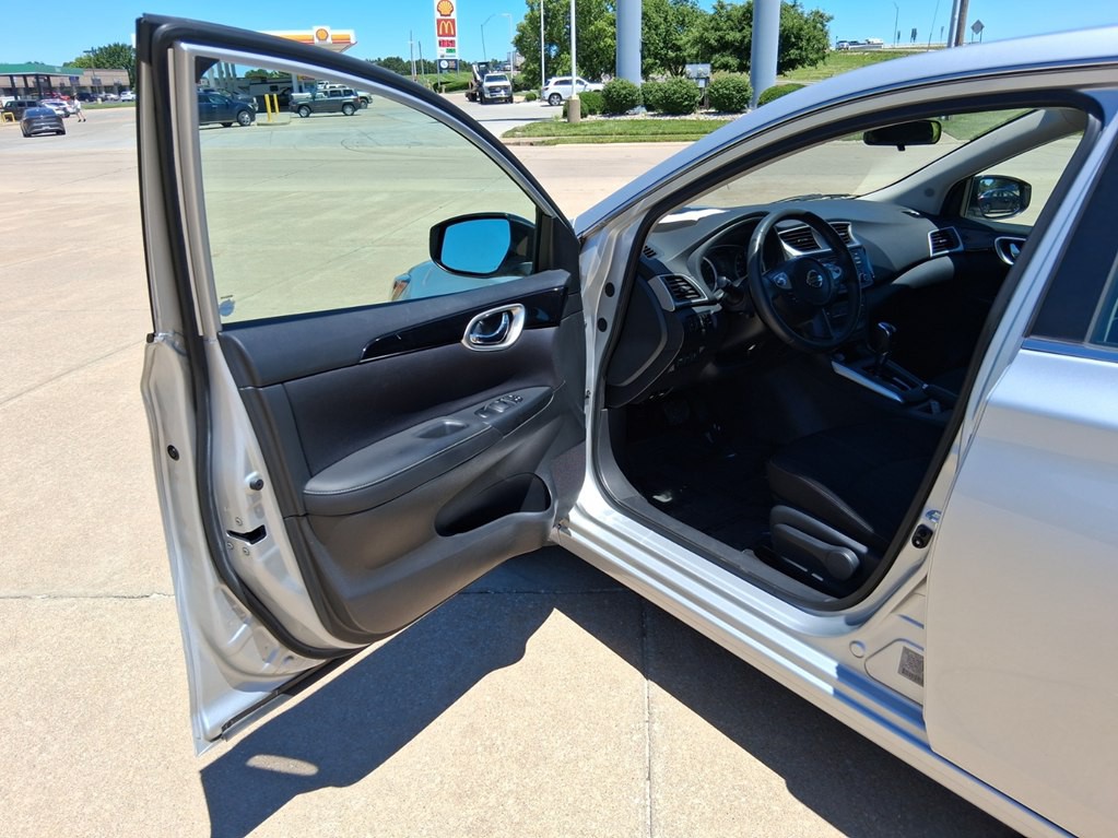 2017 Nissan Sentra Image 9
