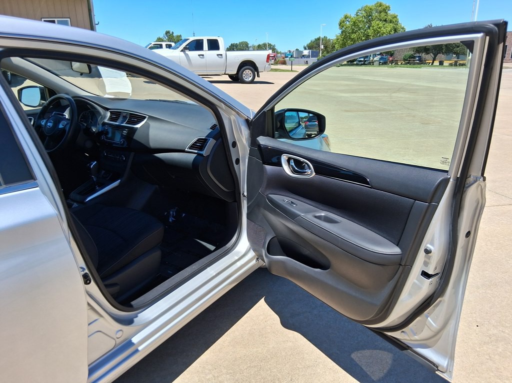 2017 Nissan Sentra Image 16