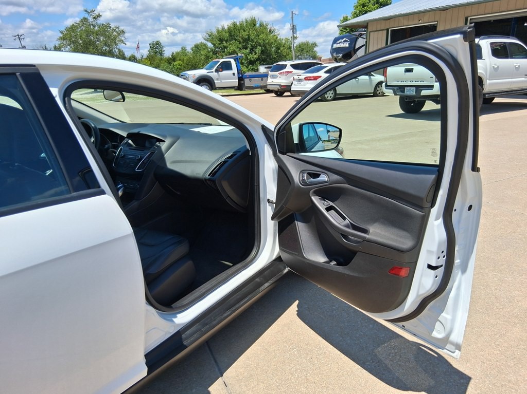 2015 Ford Focus Image 16