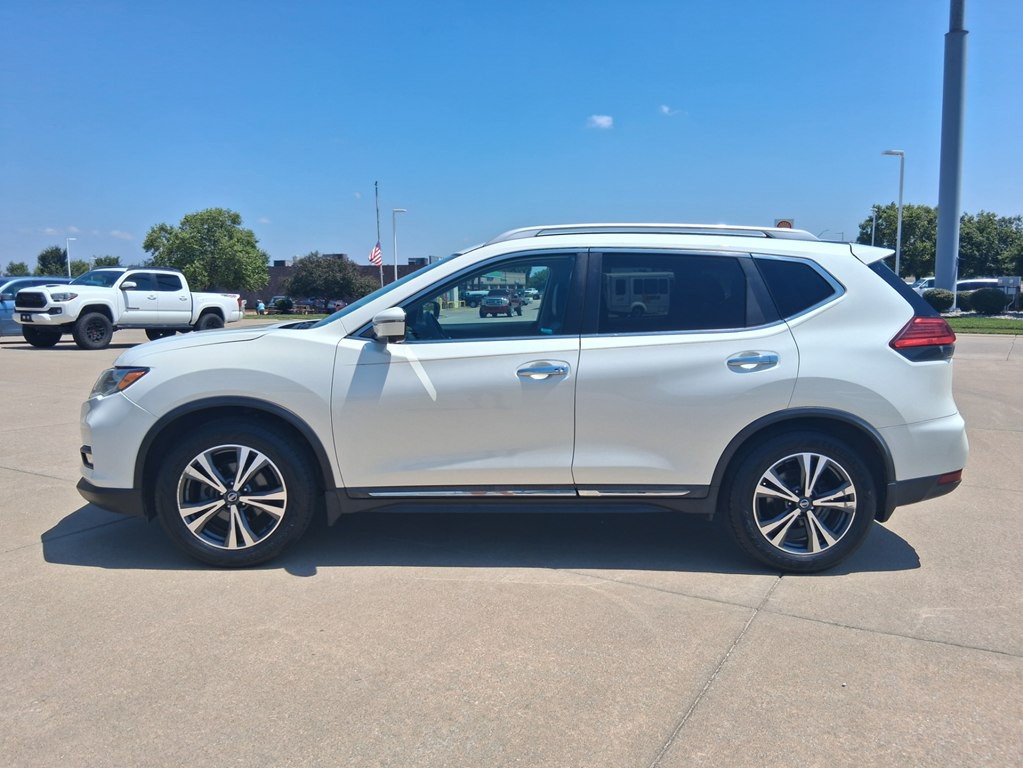 2017 Nissan Rogue Image 2