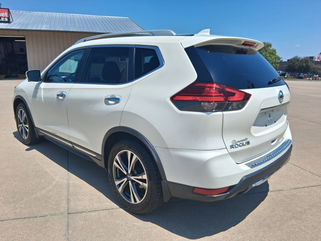 2017 Nissan Rogue Image 3