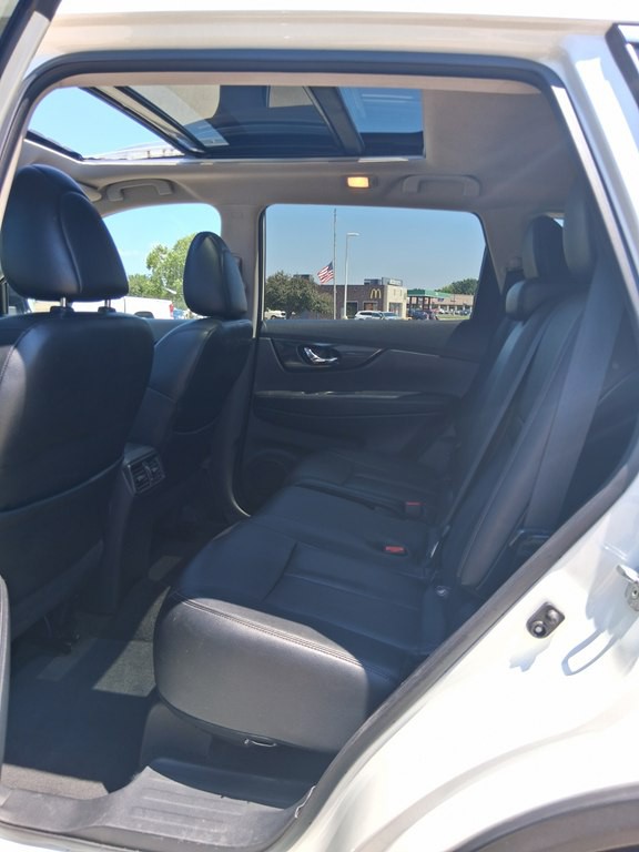 2017 Nissan Rogue Image 19
