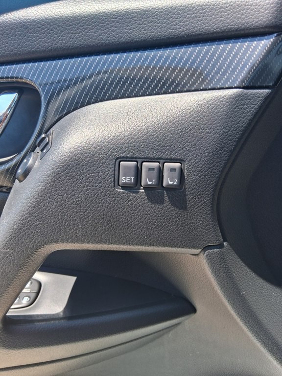 2017 Nissan Rogue Image 24
