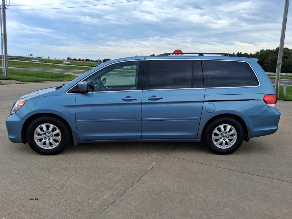 2010 Honda Odyssey Image 2