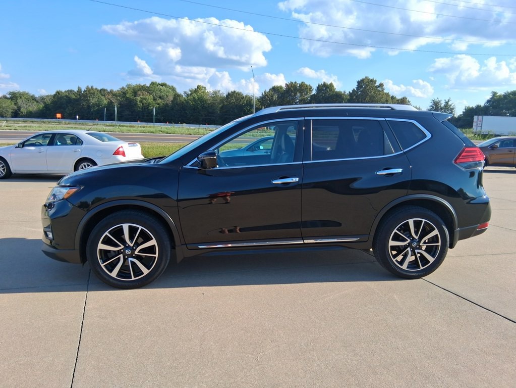 2017 Nissan Rogue Image 2