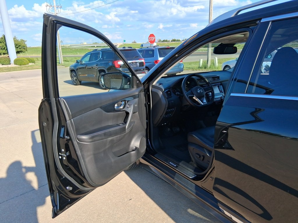 2017 Nissan Rogue Image 10