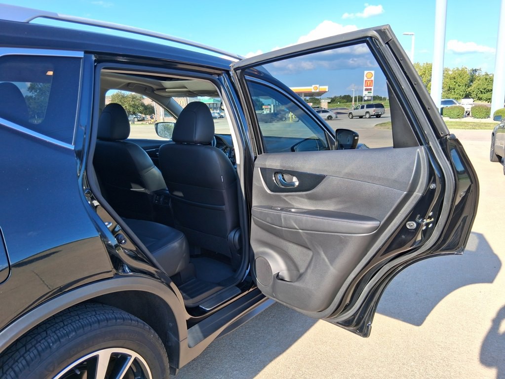 2017 Nissan Rogue Image 16