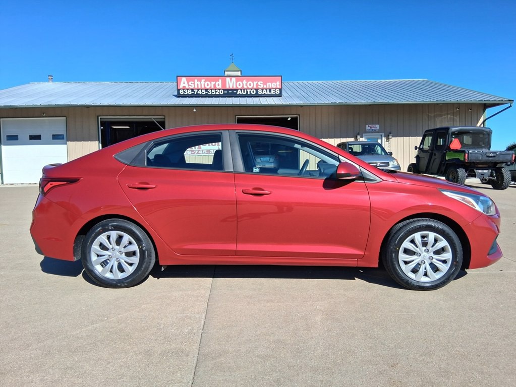 2019 Hyundai Accent Image 2