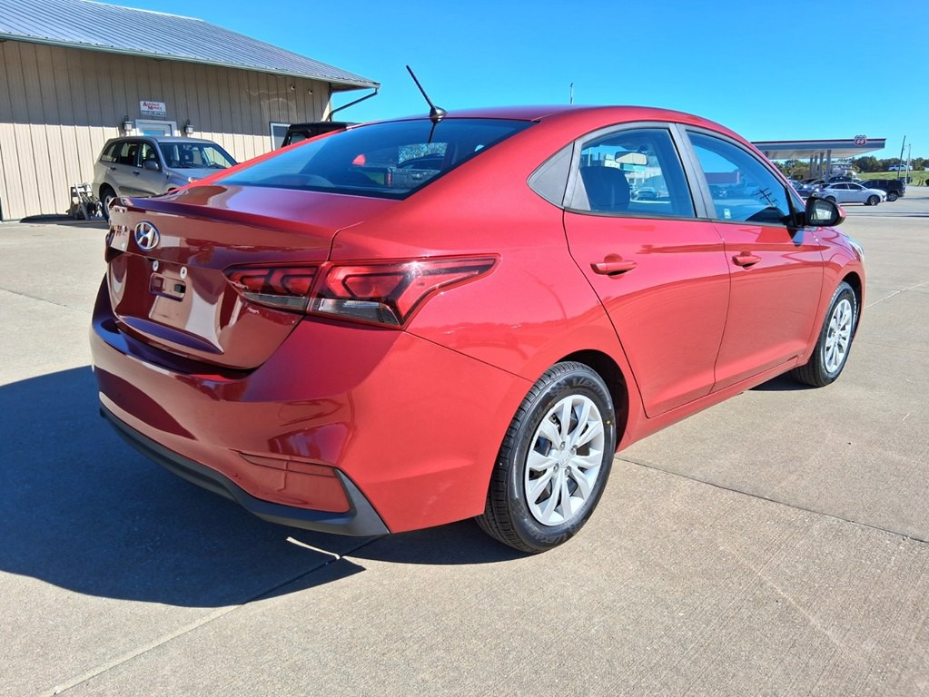 2019 Hyundai Accent Image 3