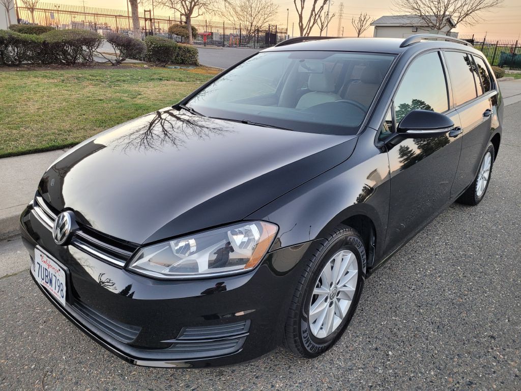 2016 Volkswagen Golf Image 1
