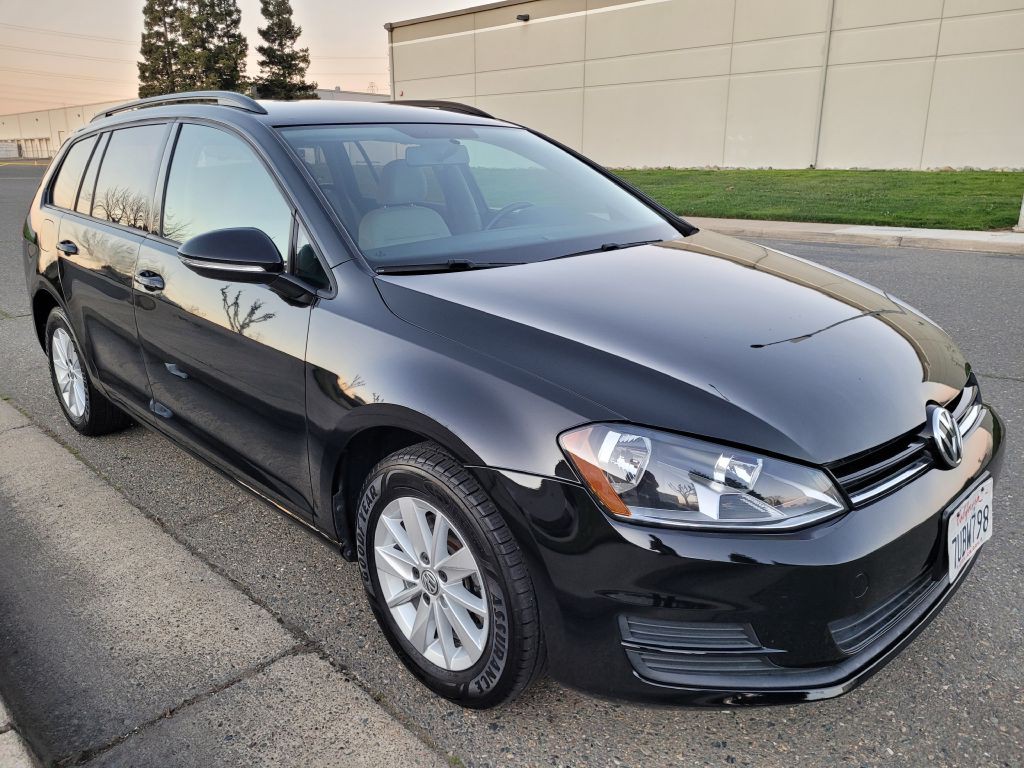 2016 Volkswagen Golf Image 2