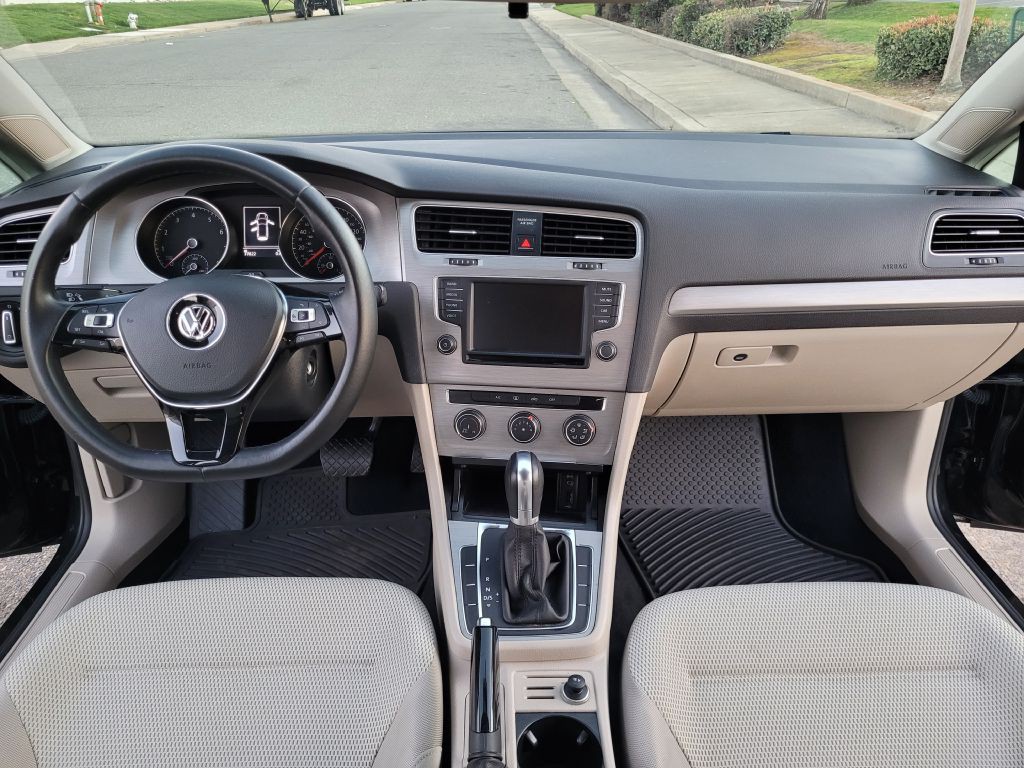 2016 Volkswagen Golf Image 10