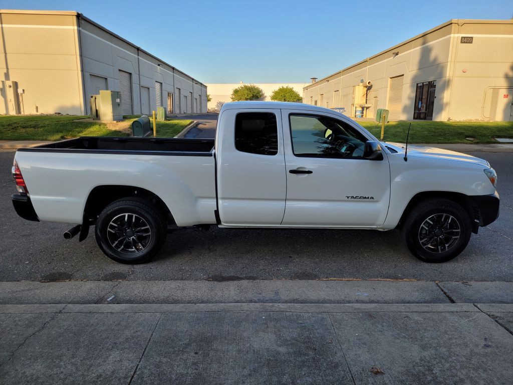 2015 Toyota Tacoma Image 4
