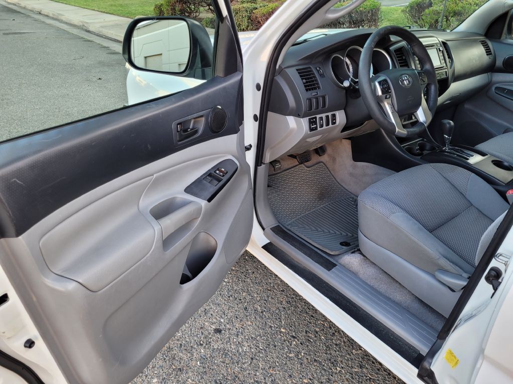 2015 Toyota Tacoma Image 9