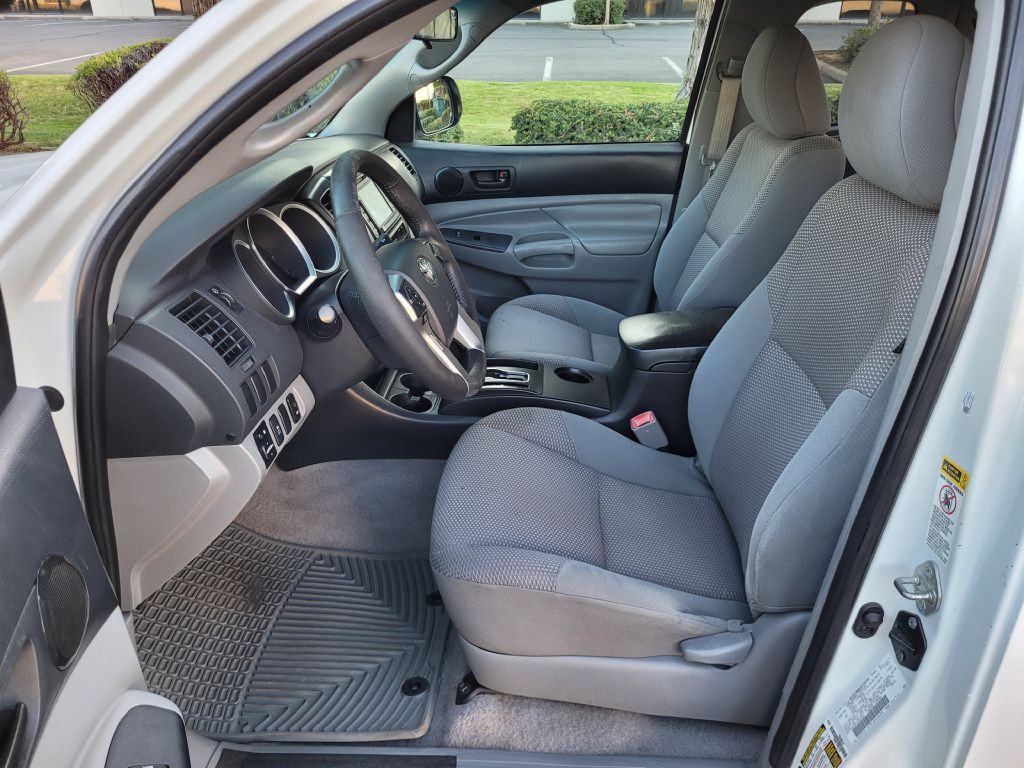 2015 Toyota Tacoma Image 10