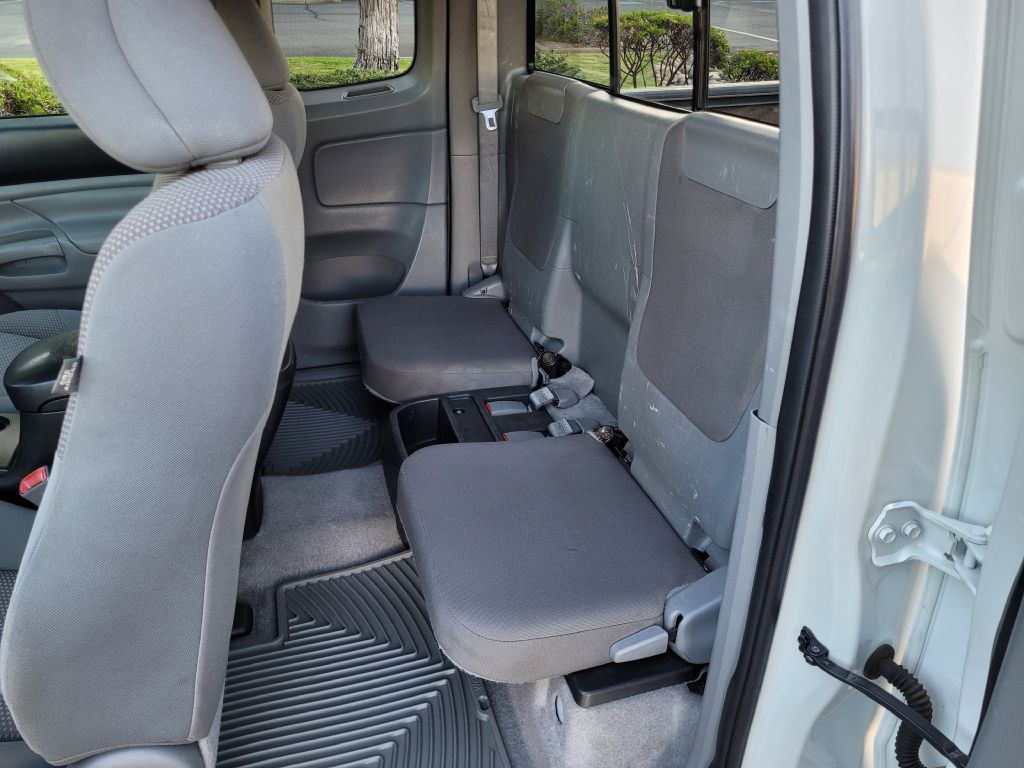 2015 Toyota Tacoma Image 11