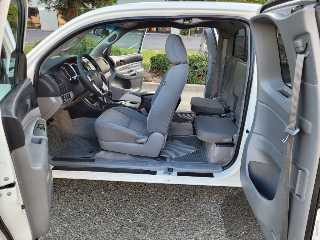 2015 Toyota Tacoma Image 12
