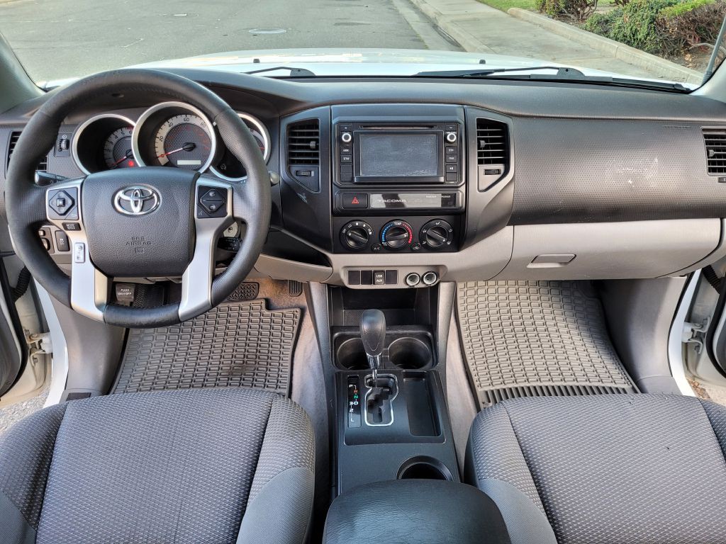 2015 Toyota Tacoma Image 13