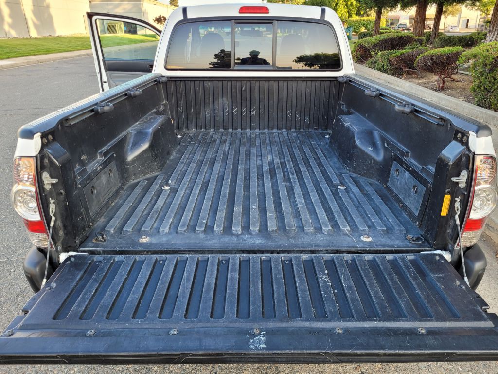 2015 Toyota Tacoma Image 14