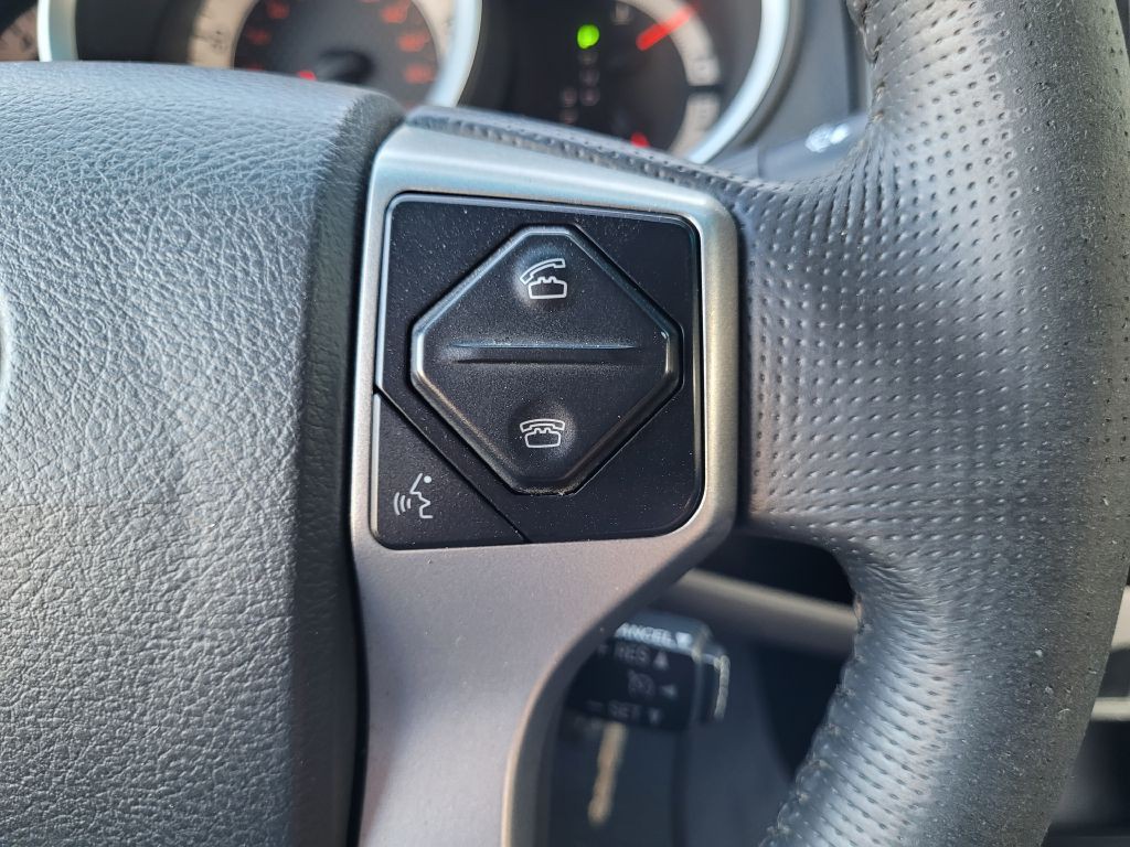 2015 Toyota Tacoma Image 21