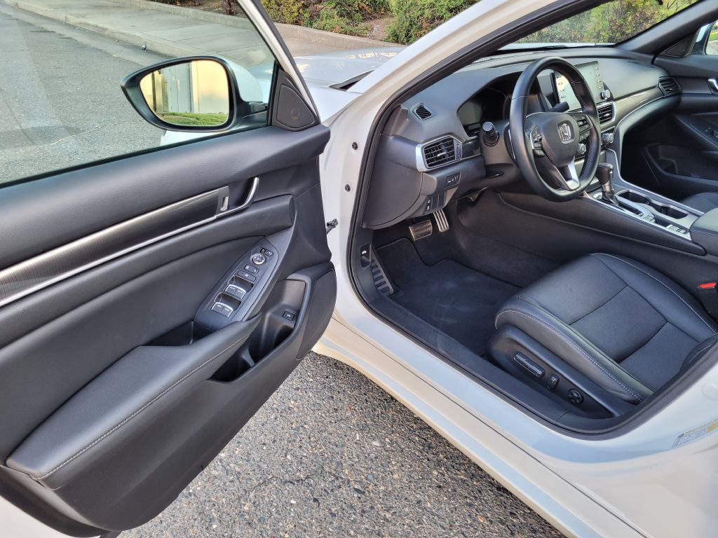 2019 Honda Accord Image 8