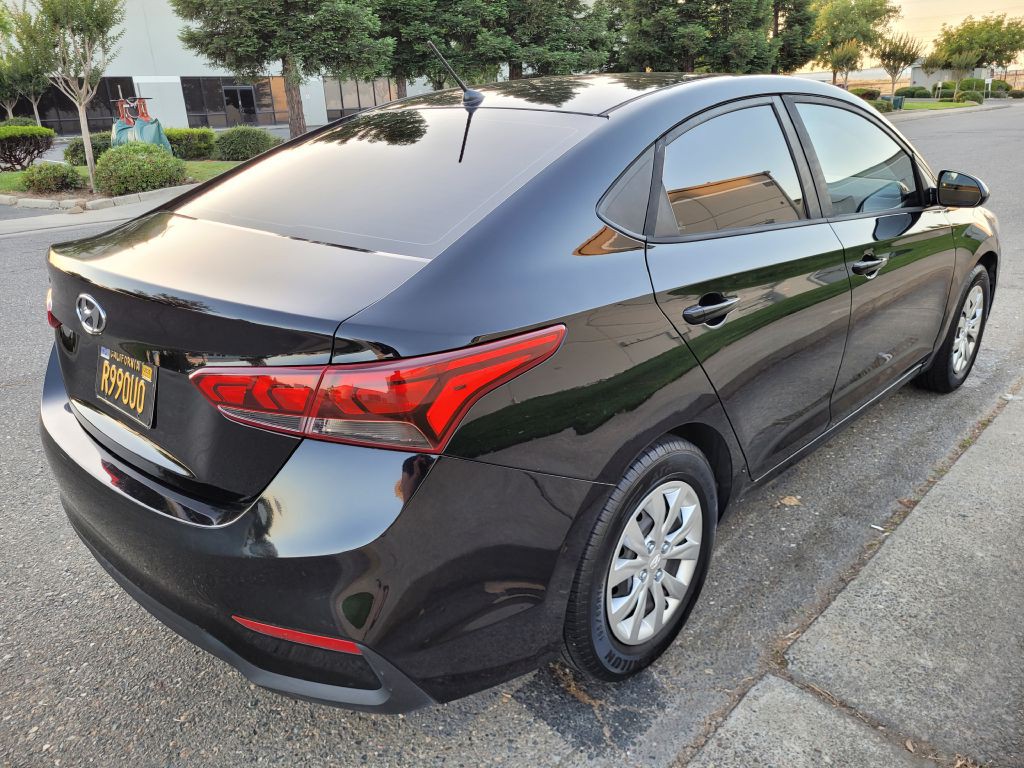 2018 Hyundai Accent Image 3
