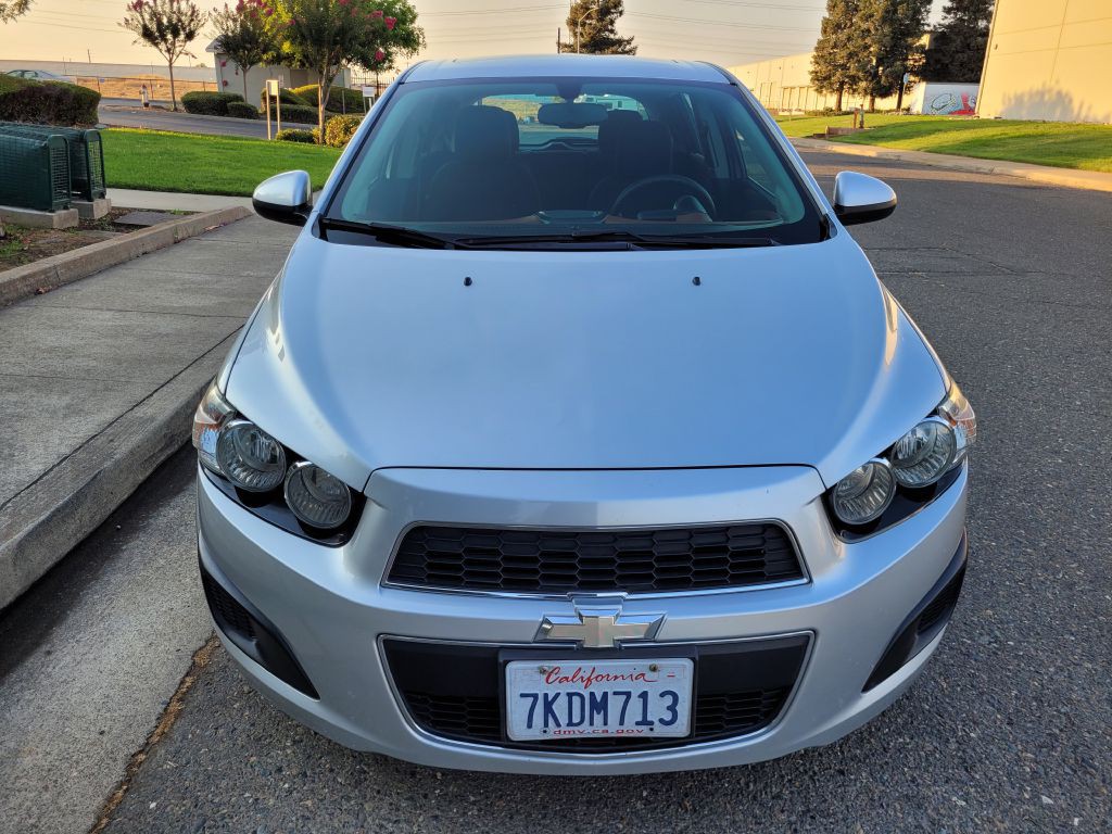 2015 Chevrolet Sonic Image 2