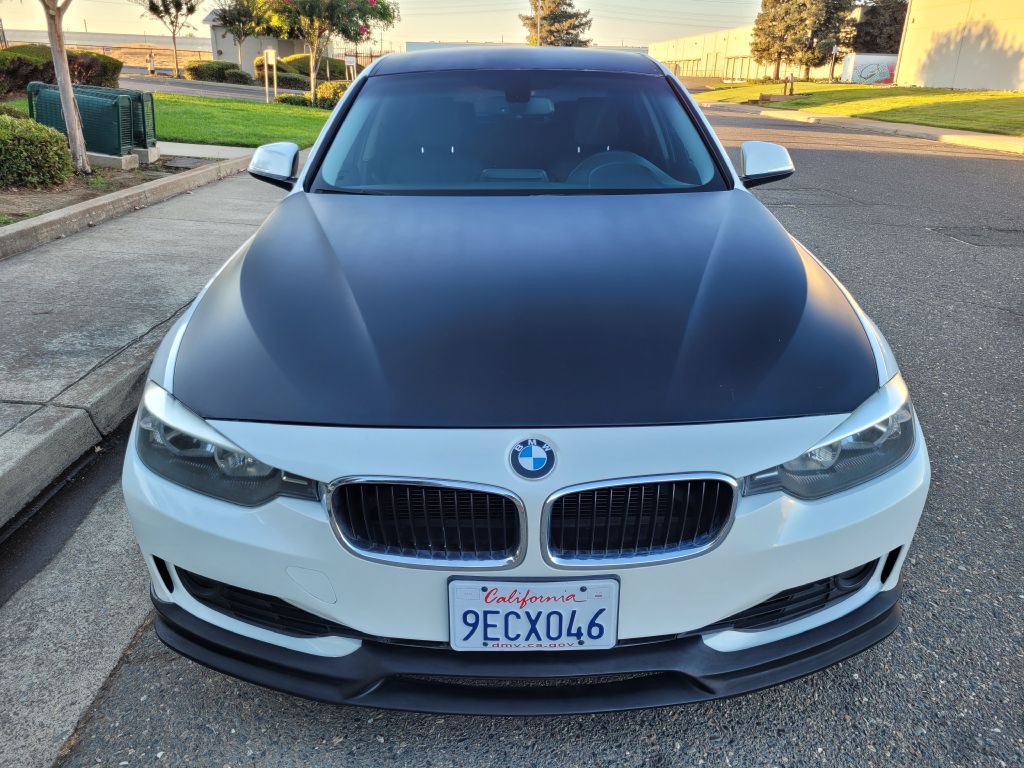 2013 BMW 3 Series Image 2