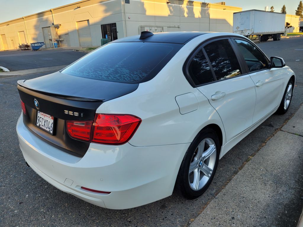 2013 BMW 3 Series Image 5