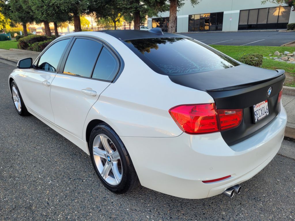 2013 BMW 3 Series Image 7