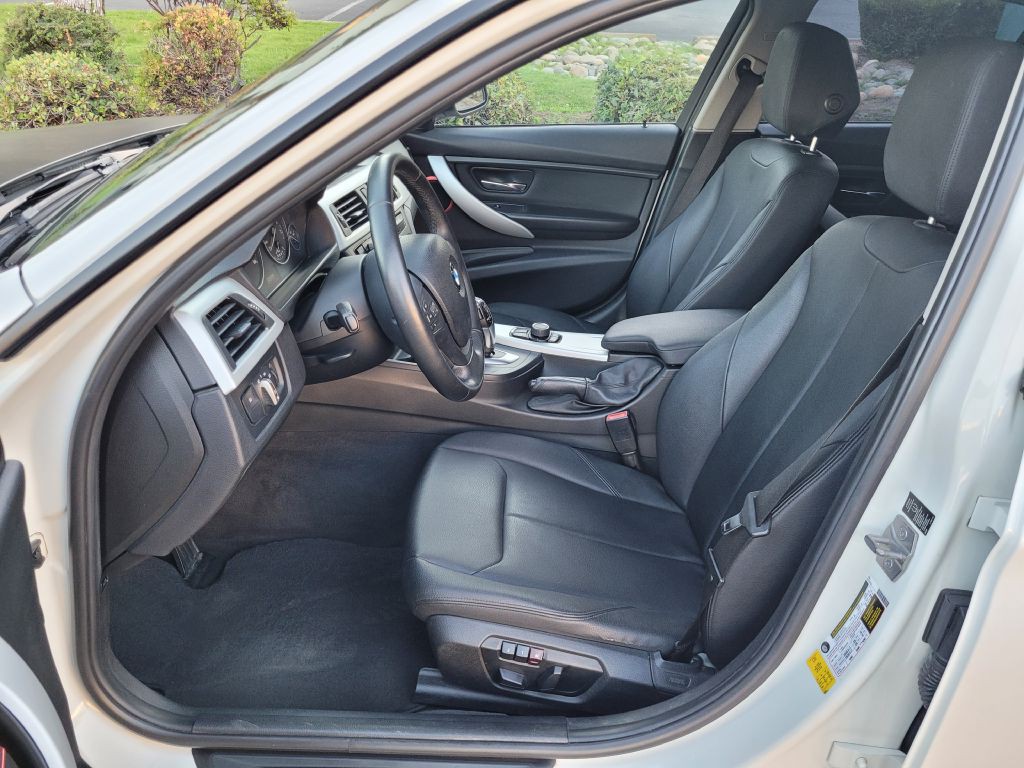 2013 BMW 3 Series Image 10