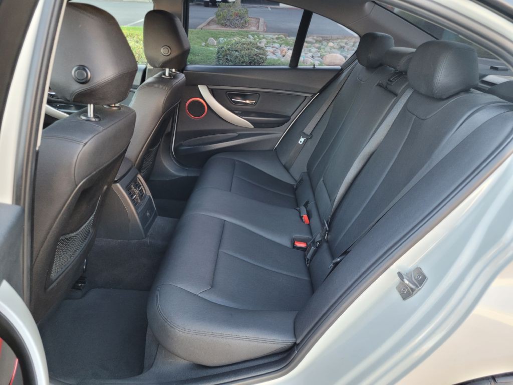 2013 BMW 3 Series Image 11