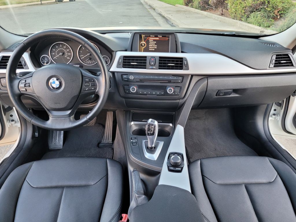2013 BMW 3 Series Image 12